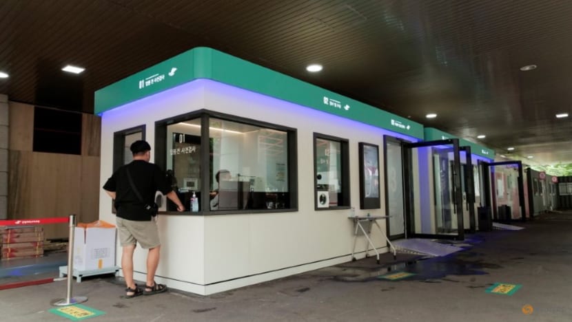 South Korea turns COVID-19 testing booth contactless South Korea turns COVID-19 testing booth contactless