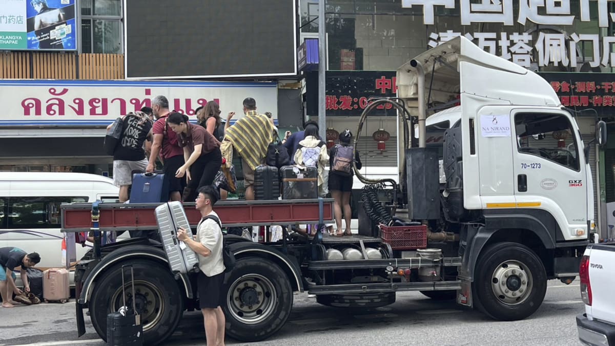 Floods inundate Thailand’s northern tourist city of Chiang Mai Floods inundate Thailand’s northern tourist city of Chiang Mai