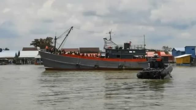 乘船图登陆马国霹雳州附近海域 逾百非法入境者被警方扣留
