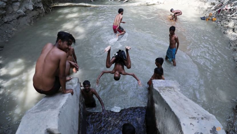 Pakistan, India reel under intense heat wave Pakistan, India reel under intense heat wave