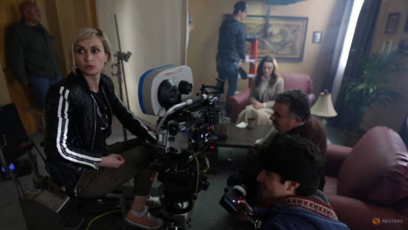 Prop guns spark debate after cinematographer's death on set Prop guns spark debate after cinematographer's death on set