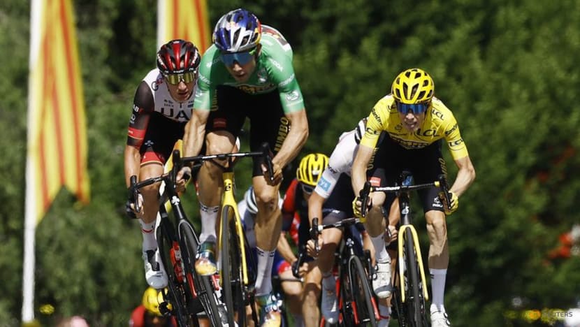 Vingegaard shadows Pogacar to stay in control on the Tour de France Vingegaard shadows Pogacar to stay in control on the Tour de France