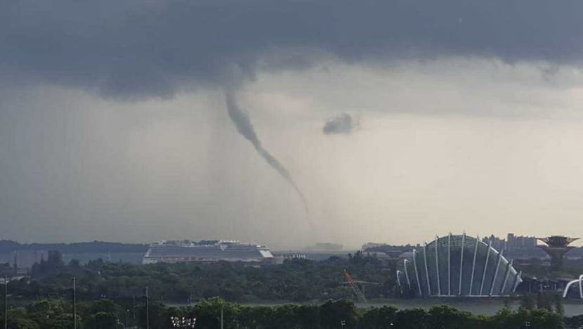 Waterspout seen off southern Singapore on Sunday afternoon Waterspout seen off southern Singapore on Sunday afternoon
