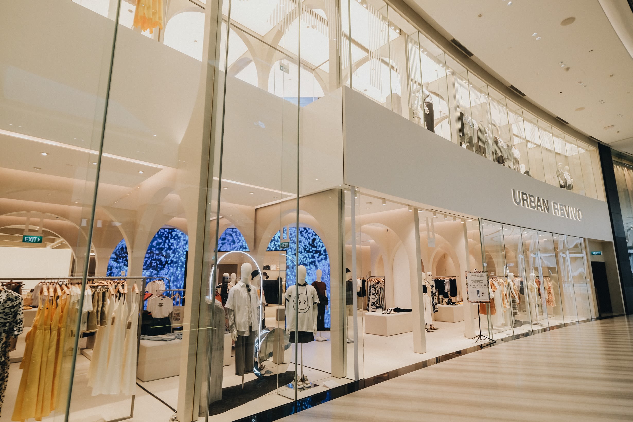 We Try On 5 Outfits At “China’s Zara” Aka Urban Revivo’s New Duplex Store At Jewel Changi Airport We Try On 5 Outfits At “China’s Zara” Aka Urban Revivo’s New Duplex Store At Jewel Changi Airport