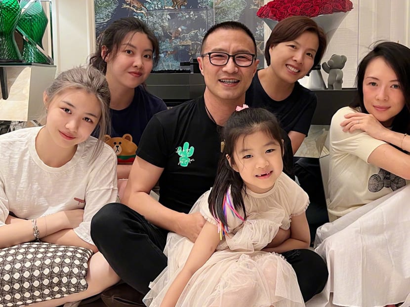 Netizens Speculate Zhang Ziyi Looks Glum In This Pic ‘Cos Her Step-Daughter Has The Same Colour Hair As Her Birth Mum