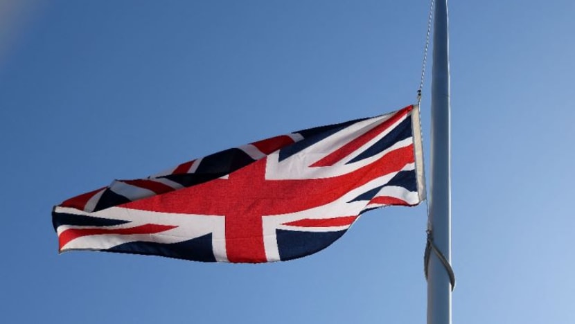 Bendera merata dunia dikibar separuh tiang susuli kemangkatan Ratu Elizabeth II