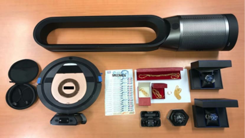 Man arrested for making unauthorised credit card purchases of S$18,000 Man arrested for making unauthorised credit card purchases of S$18,000