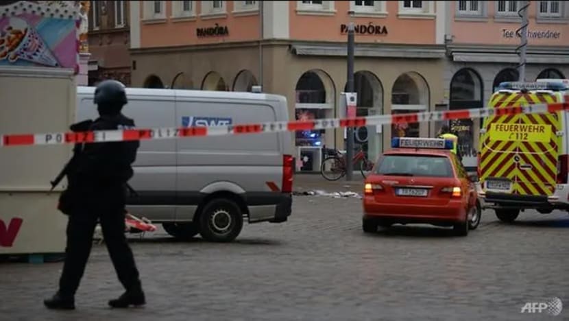 Bayi antara 5 terbunuh apabila kereta rempuh pembeli-belah di Jerman
