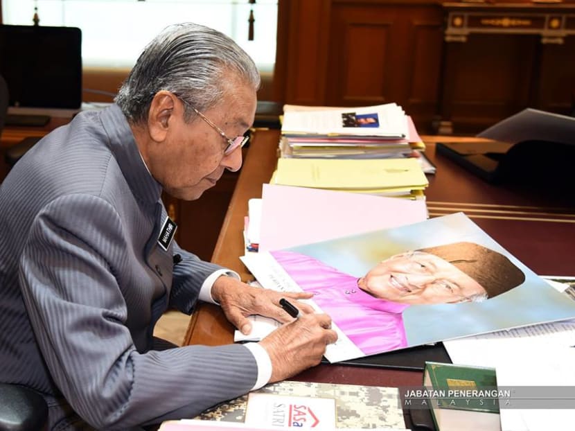 After 15 years, Dr Mahathir's portrait to adorn offices again - TODAY