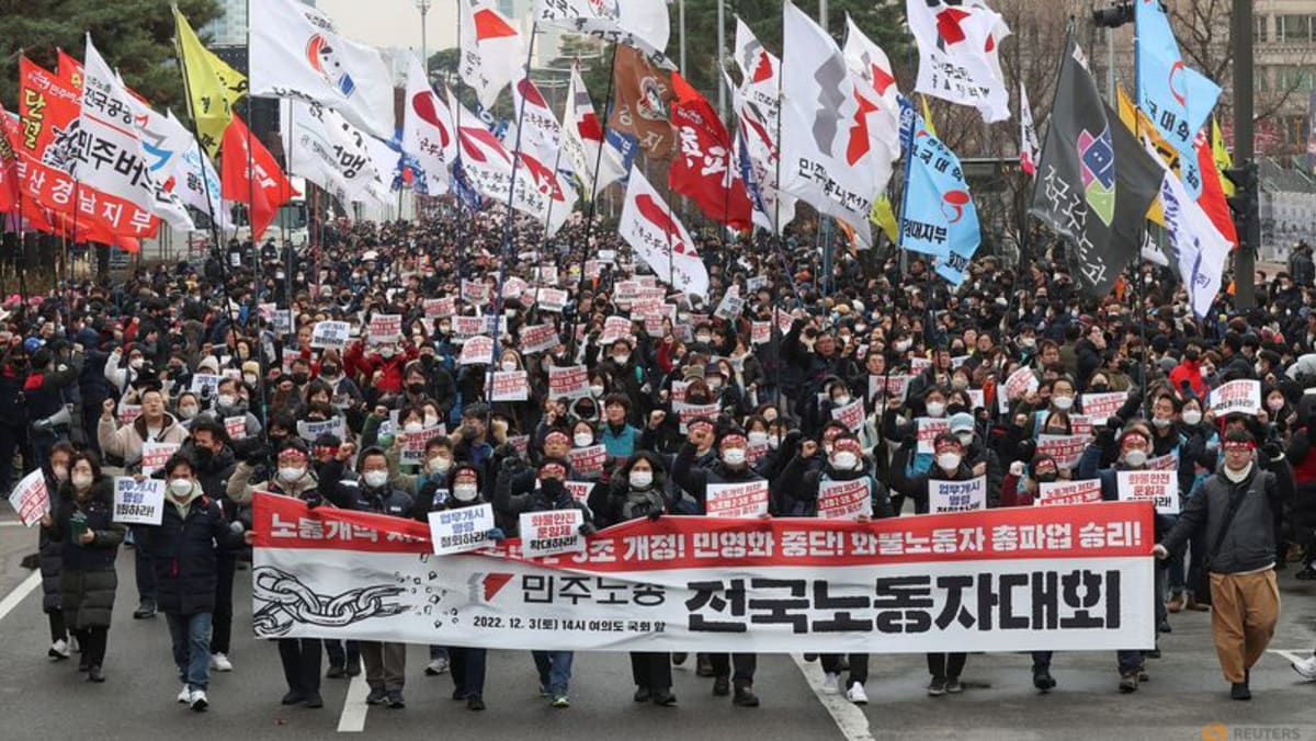 South Korea’s Yoon prepares to widen back-to-work order amid truckers’ strike