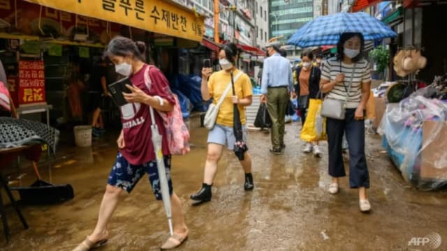 韩国多地区豪雨成灾 数千户家庭断电