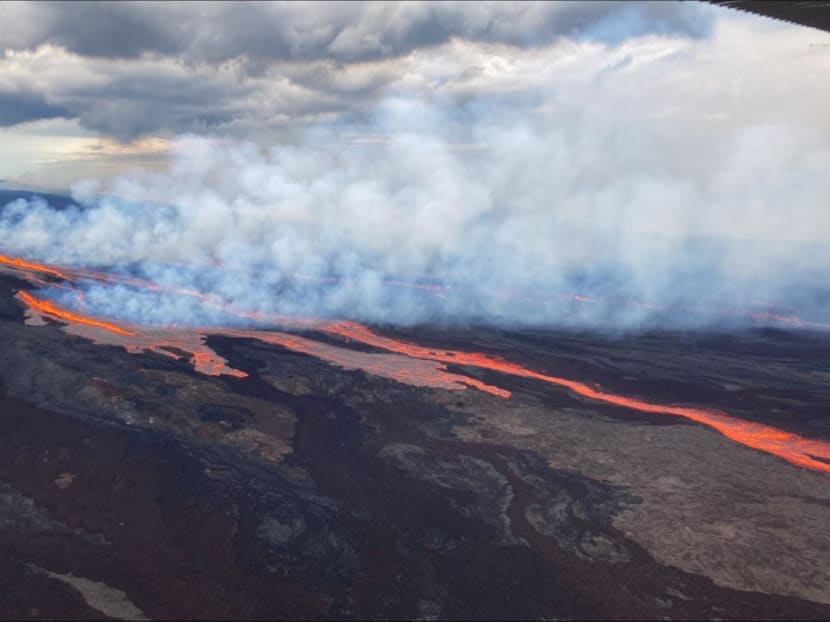 World's largest volcano erupts in Hawaii - TODAY