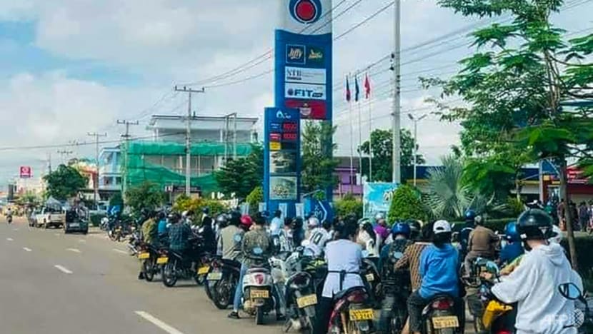 Long queues for petrol stations as fuel crisis hits Laos Long queues for petrol stations as fuel crisis hits Laos