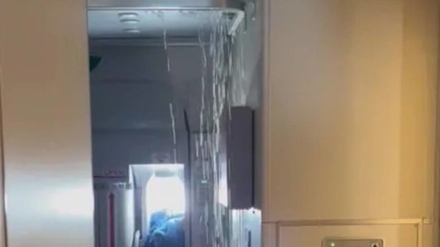 英航客机高空中漏水 乘客吓傻机组人员湿透