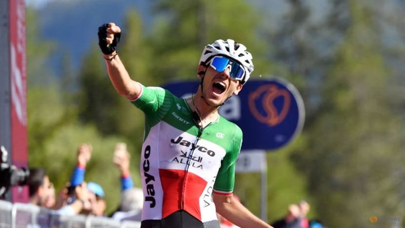 Zana wins Giro stage 18, Thomas extends lead