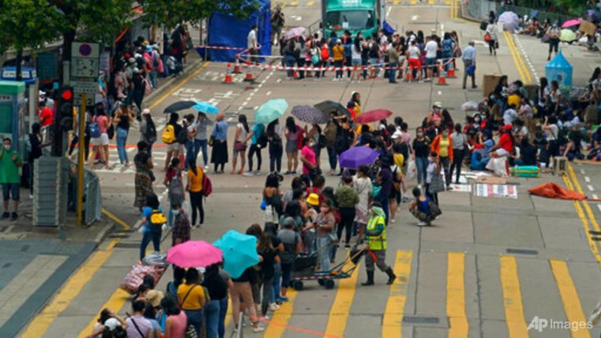 Hong Kong menghadapi kekurangan pekerja rumah tangga untuk mengejar COVID-nol