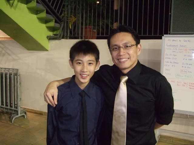 Loh Kean Yew pictured in 2010 at the age of 13 with Singapore Sports School Badminton Academy general manager Desmond Tan. Loh was crowned men's badminton world champion on Dec 19, 2021.