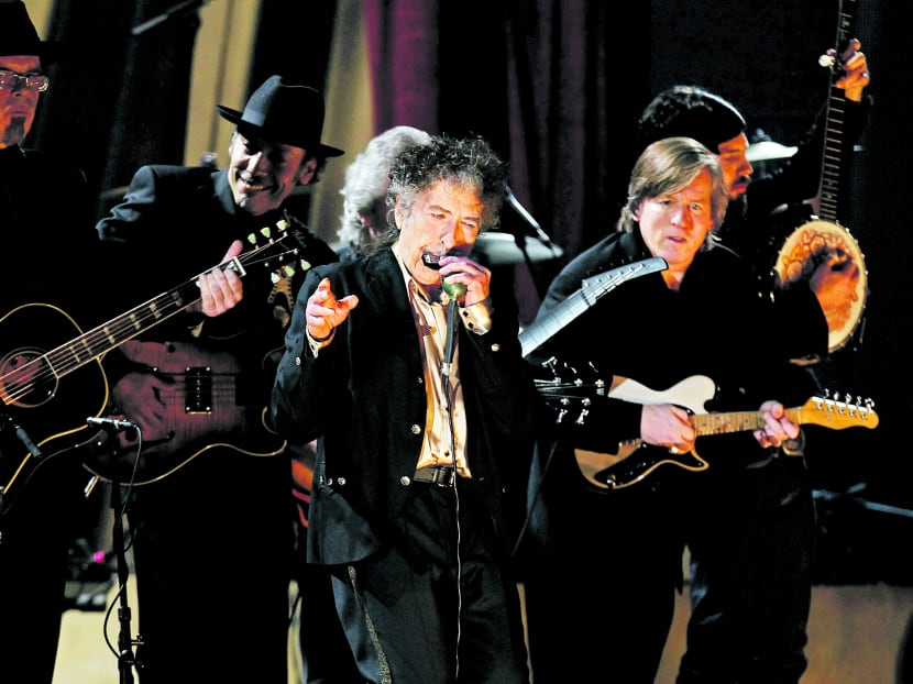 Bob Dylan performs "Maggie's Farm" at the 53rd annual Grammy Awards in Los Angeles, California February 13, 2011. Photo: Reuters
