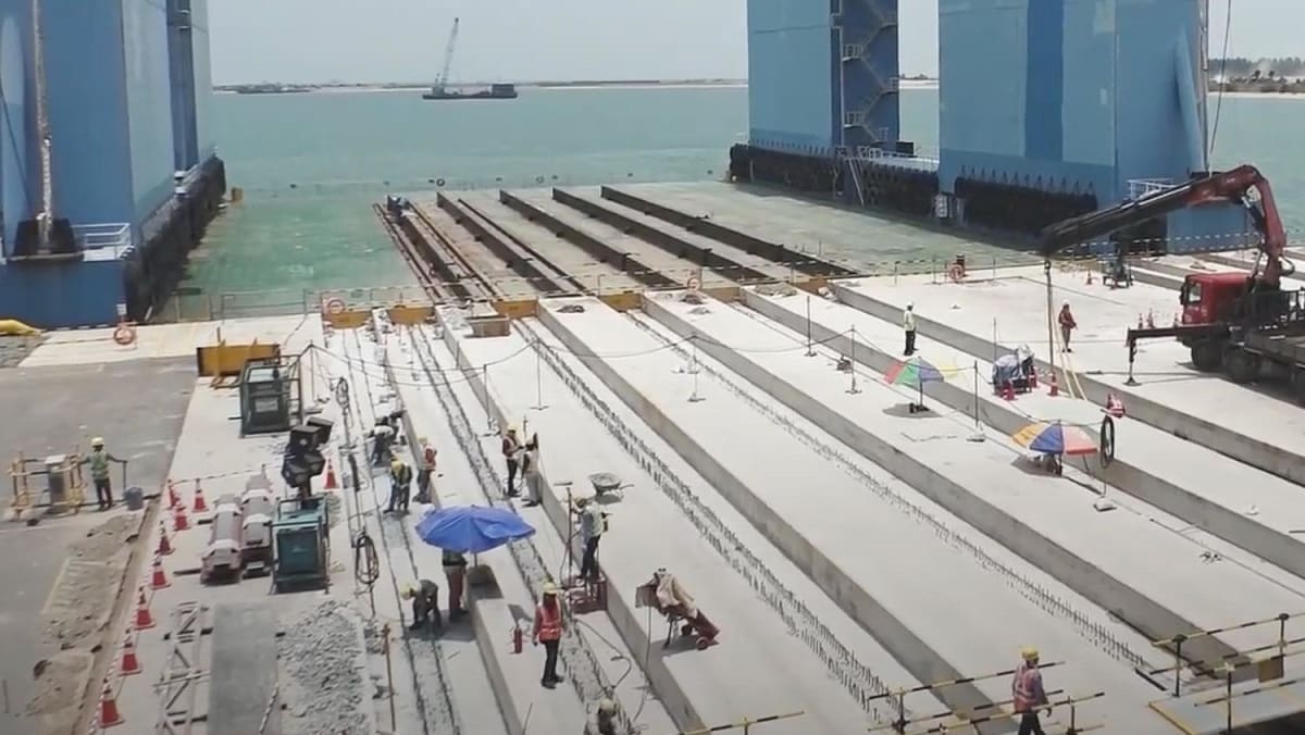 Worker found unconscious at Tuas Port construction site, dies in hospital - Vimarsana News