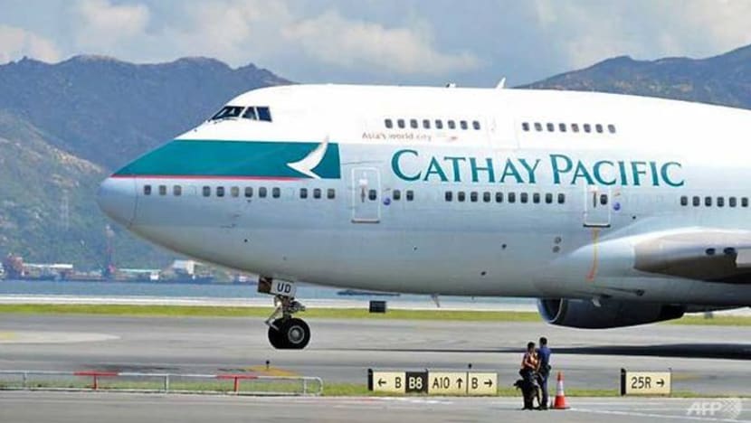 ஹாங்காங் ஆர்ப்பாட்டத்தில் ஈடுபட்ட Cathay Pacific விமானிகள் பணிநீக்கம்