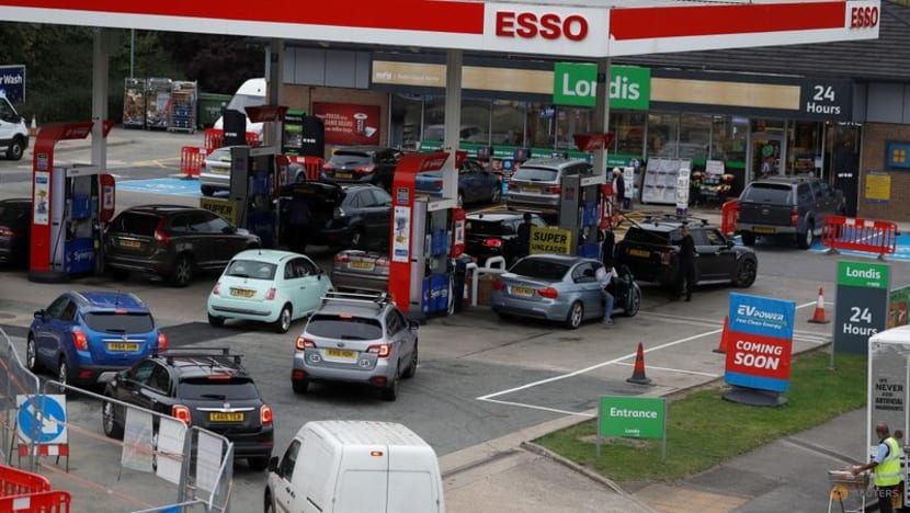Behave normally, UK transport minister tells Britons queuing for fuel Behave normally, UK transport minister tells Britons queuing for fuel