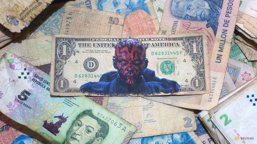 Argentine artist paints on inflation-hit bank notes Argentine artist paints on inflation-hit bank notes