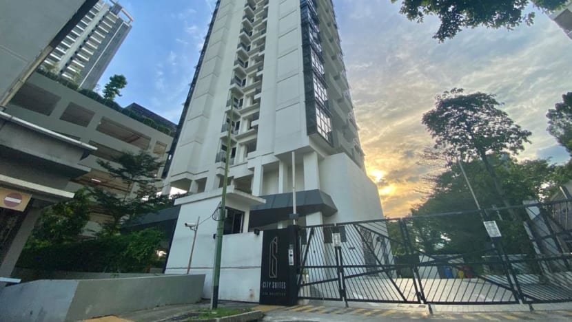 Suspect shot by police during Balestier raid after attacking officer and attempting to snatch revolver Suspect shot by police during Balestier raid after attacking officer and attempting to snatch revolver
