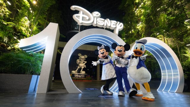 Mickey、Minnie来到星耀樟宜　和大家欢庆迪士尼100周年！