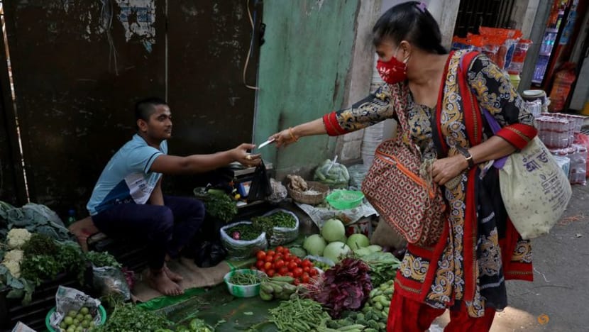 Indians tighten belts as Ukraine war drives up prices of necessities Indians tighten belts as Ukraine war drives up prices of necessities