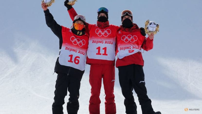 Snowboarding-Canada's 'caged tiger' Parrot soars to gold, Su wins silver