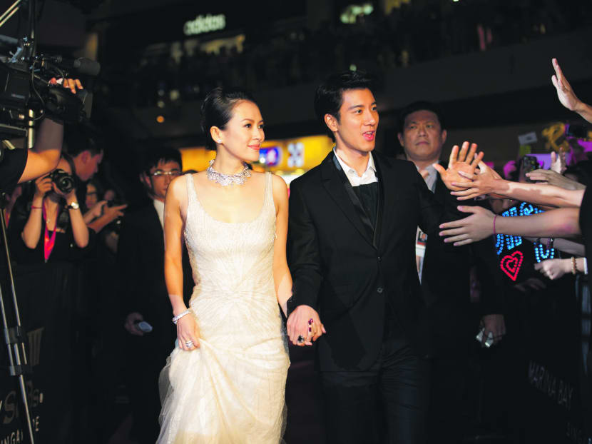 Hand in hand, My Lucky Star lead actors Wang Leehom and Zhang Ziyi greet their fans at the Skating Rink at The Shoppes at Marina Bay Sands. Photo: Marina Bay Sands