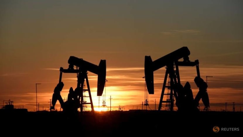 Oil prices fall, but on track for weekly gain Oil prices fall, but on track for weekly gain