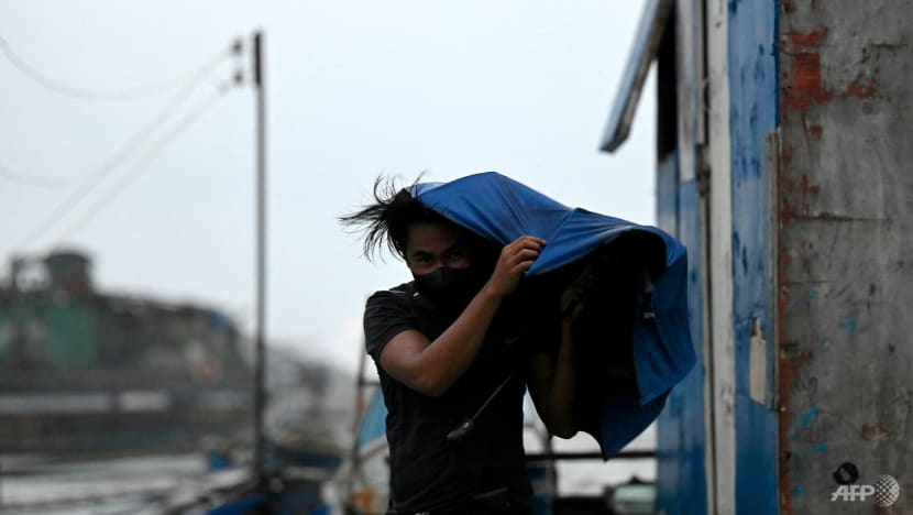 Super Typhoon Noru slams into the Philippines Super Typhoon Noru slams into the Philippines