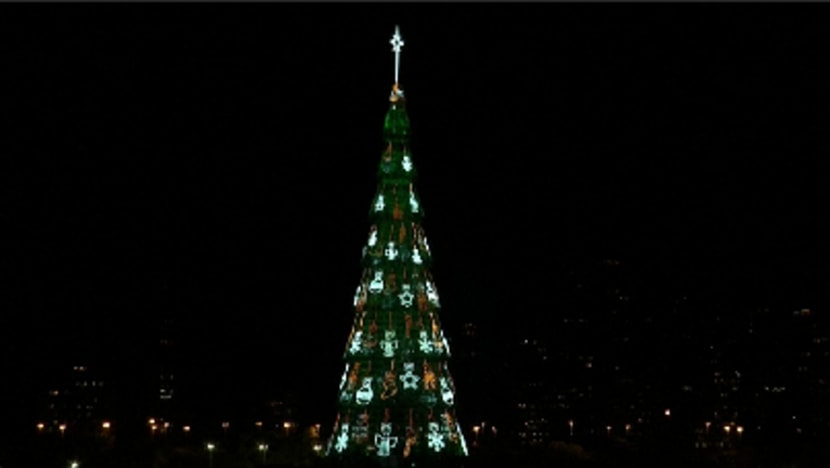 Pokok Krismas terapung Rio de Janeiro terbesar di dunia; jadi daya tarikan pengunjung