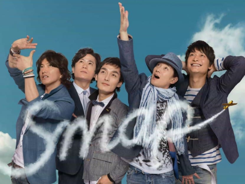 Album art of SMAP's single Sakasama no Sora.