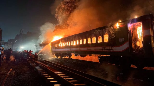 孟加拉国会选举前夜 客运列车遭纵火至少四死