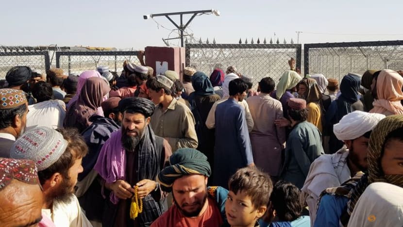 Pakistani forces clash with Afghan protesters at border crossing shut by Taliban Pakistani forces clash with Afghan protesters at border crossing shut by Taliban