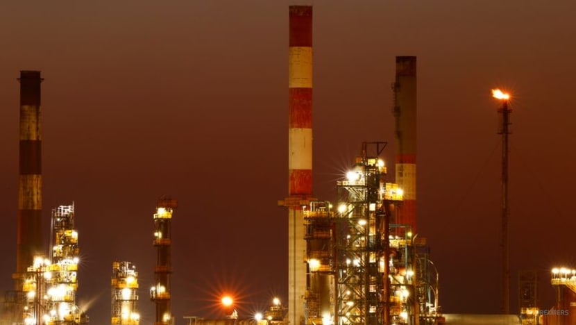 Oil dips as investors torn by tight supply worries and recession fears Oil dips as investors torn by tight supply worries and recession fears