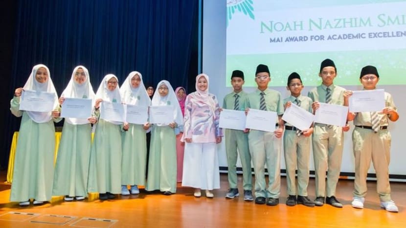 10 pelajar Madrasah Al-Arabiah diraikan atas pencapaian cemerlang akademik, luar darjah