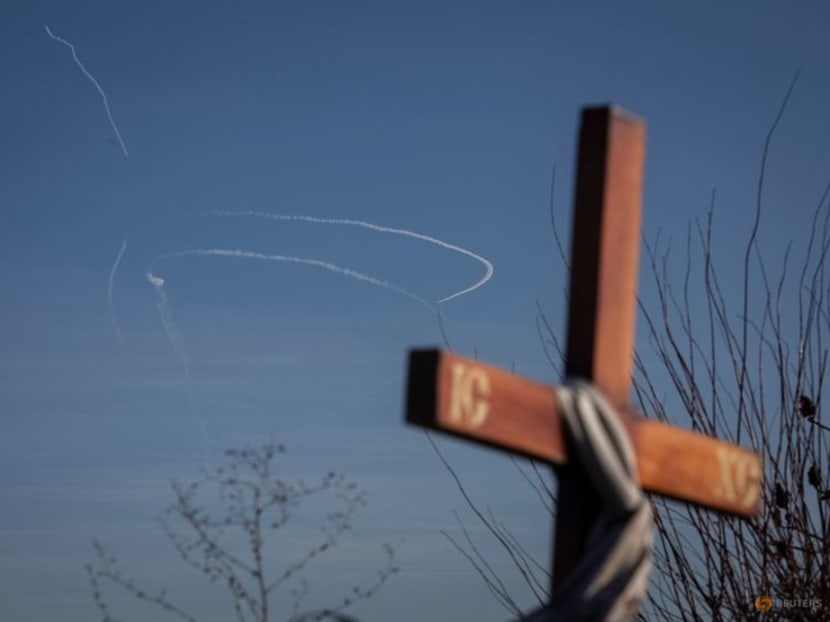 FILE PHOTO: A missile trace is seen in a sky, as Russia's attack on Ukraine continues, near Bakhmut in Donetsk region, Ukraine January 23, 2023. REUTERS/Oleksandr Ratushniak FILE PHOTO: A missile trace is seen in a sky, as Russia's attack on Ukraine continues, near Bakhmut in Donetsk region, Ukraine January 23, 2023. REUTERS/Oleksandr Ratushniak