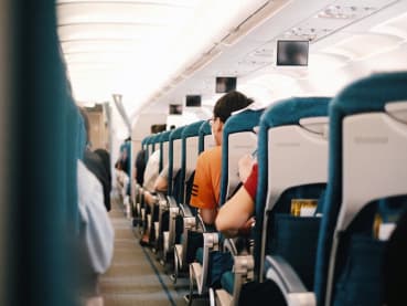 Middle-seat etiquette, drunk passengers and jet lag: Top tips from a flight attendant