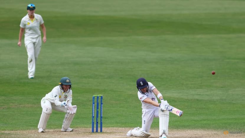 Australia inch towards Ashes test win with England 116-5 chasing 268
