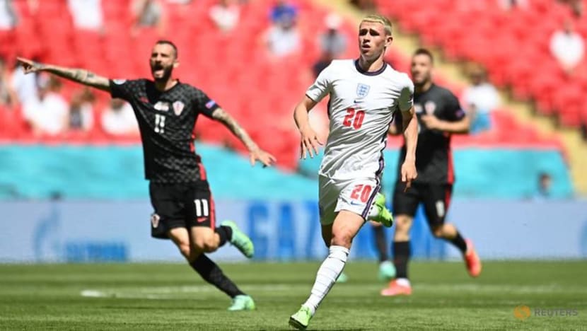 Football: Cheers drown out boos as England take the knee at Wembley Football: Cheers drown out boos as England take the knee at Wembley