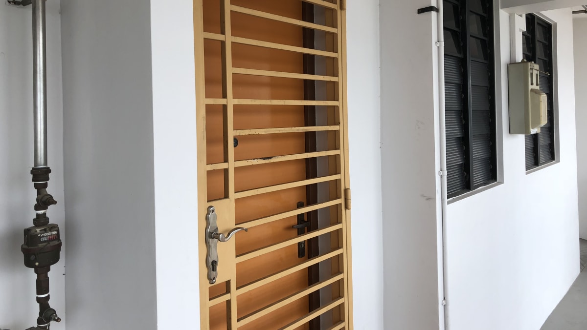 Gorgeous Couple Found Dead In Punggol Hdb Flat; Police Investigating Background Photography