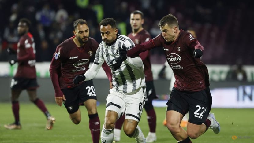 Vlahovic double gives Juventus 3-0 win at Salernitana Vlahovic double gives Juventus 3-0 win at Salernitana