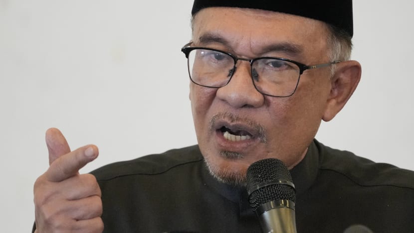 Inti pati sidang media pertama Anwar Ibrahim sebagai Perdana Menteri Inti pati sidang media pertama Anwar Ibrahim sebagai Perdana Menteri