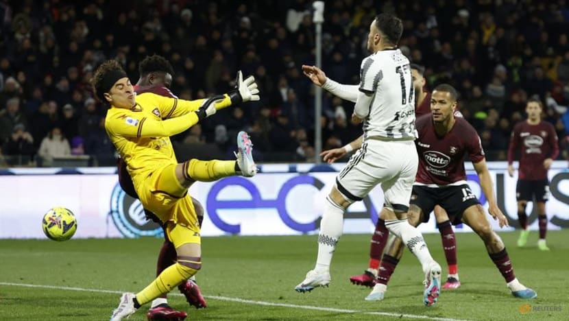 Vlahovic double gives Juventus 3-0 win at Salernitana Vlahovic double gives Juventus 3-0 win at Salernitana