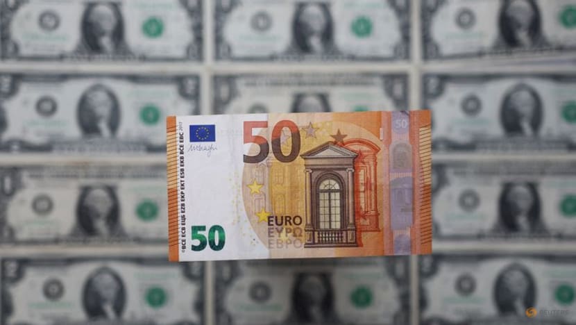 Euro falls vs major currencies, dollar jumps; Ukraine conflict intensifies    