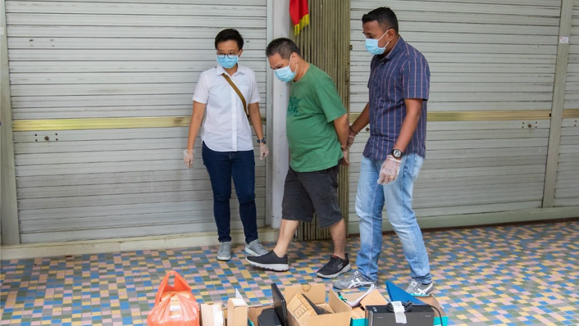 8 arrested over fraudulent registering of prepaid SIM cards after islandwide raids on mobile phone shops 8 arrested over fraudulent registering of prepaid SIM cards after islandwide raids on mobile phone shops