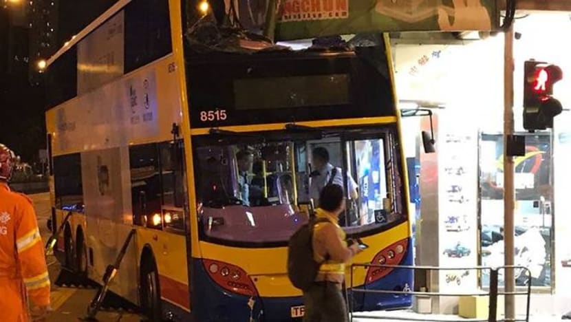 3 maut, 20 cedera dalam nahas bas Hong Kong